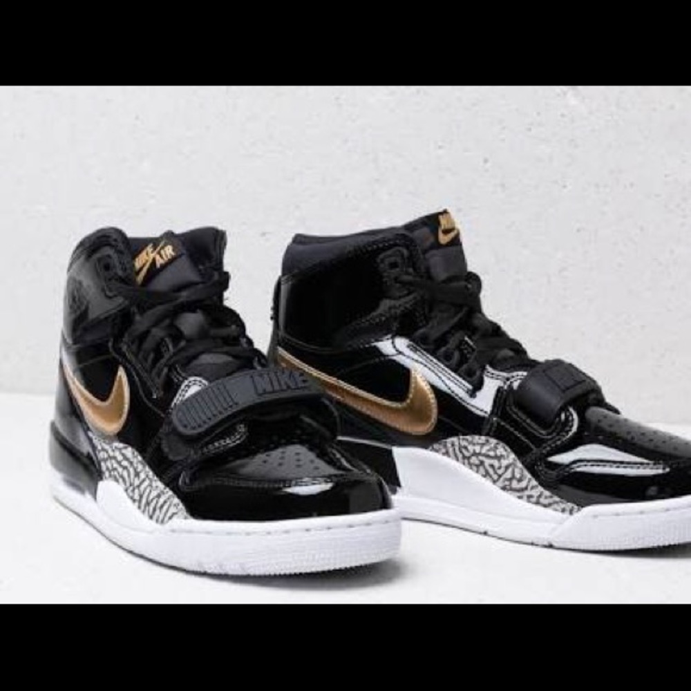 NIKE AIR JORDAN Legacy 312 patent leather sneaker